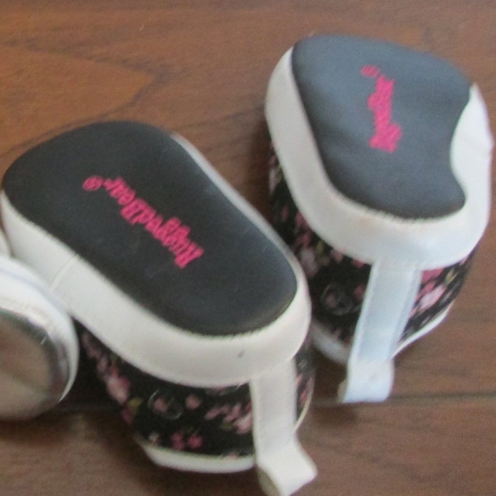 2 Pairs of Crib Shoes ESPRIT Silver Hi Tops & RUGGED BEAR Black Floral sz 0-6 M - Picture 5 of 5